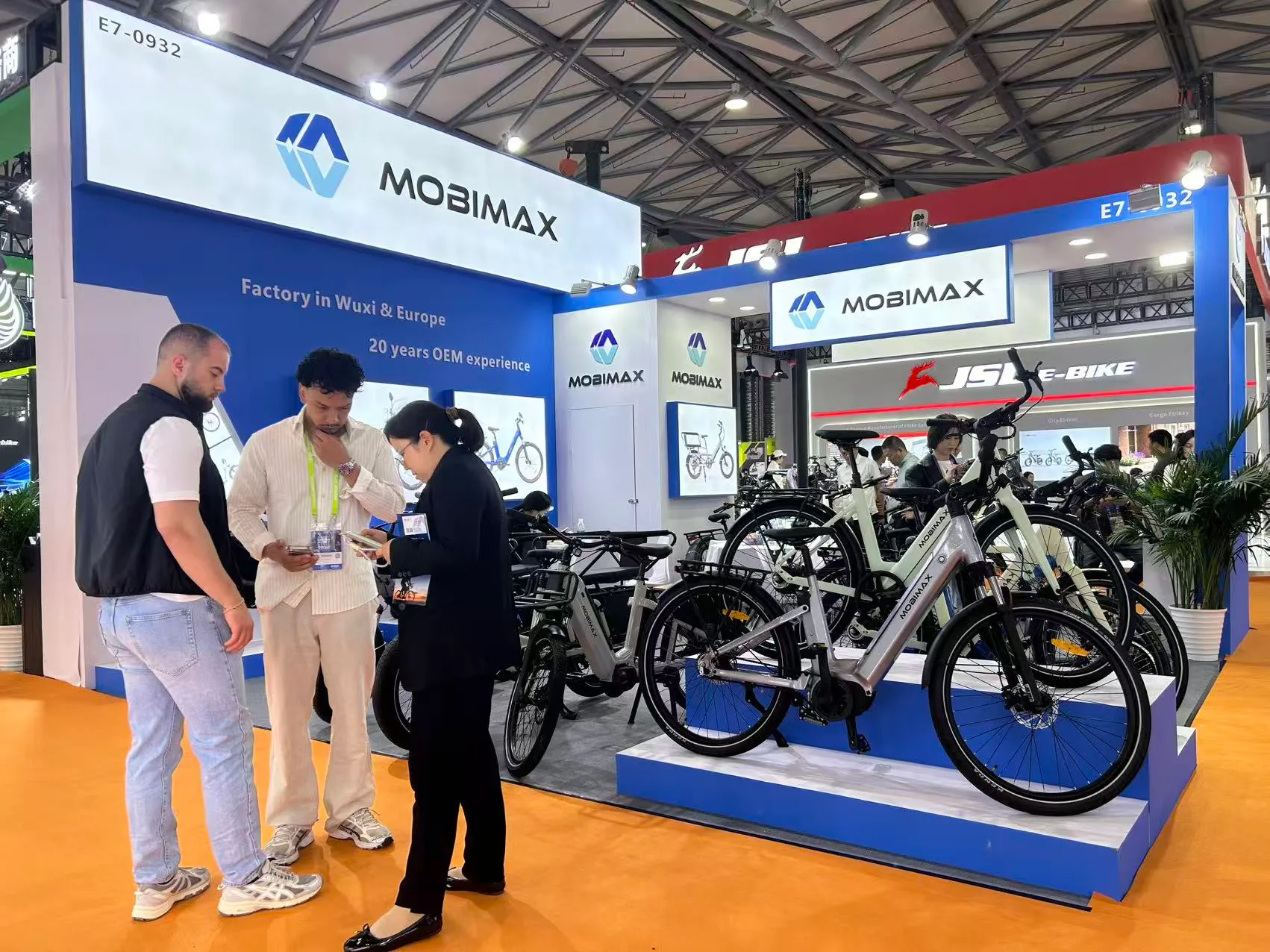 Mobimax exhibition booth with bicycles on display